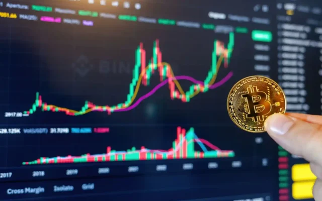 Bitcoin dépasse 85 000 dollars avec Ethereum, XRP et Solana en hausse